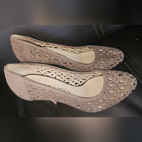 Marchez Vous by Yardley Taupe Italian Made Suede Cutout Stiletto Pumps Sz 6.5 - Picture 8 of 15